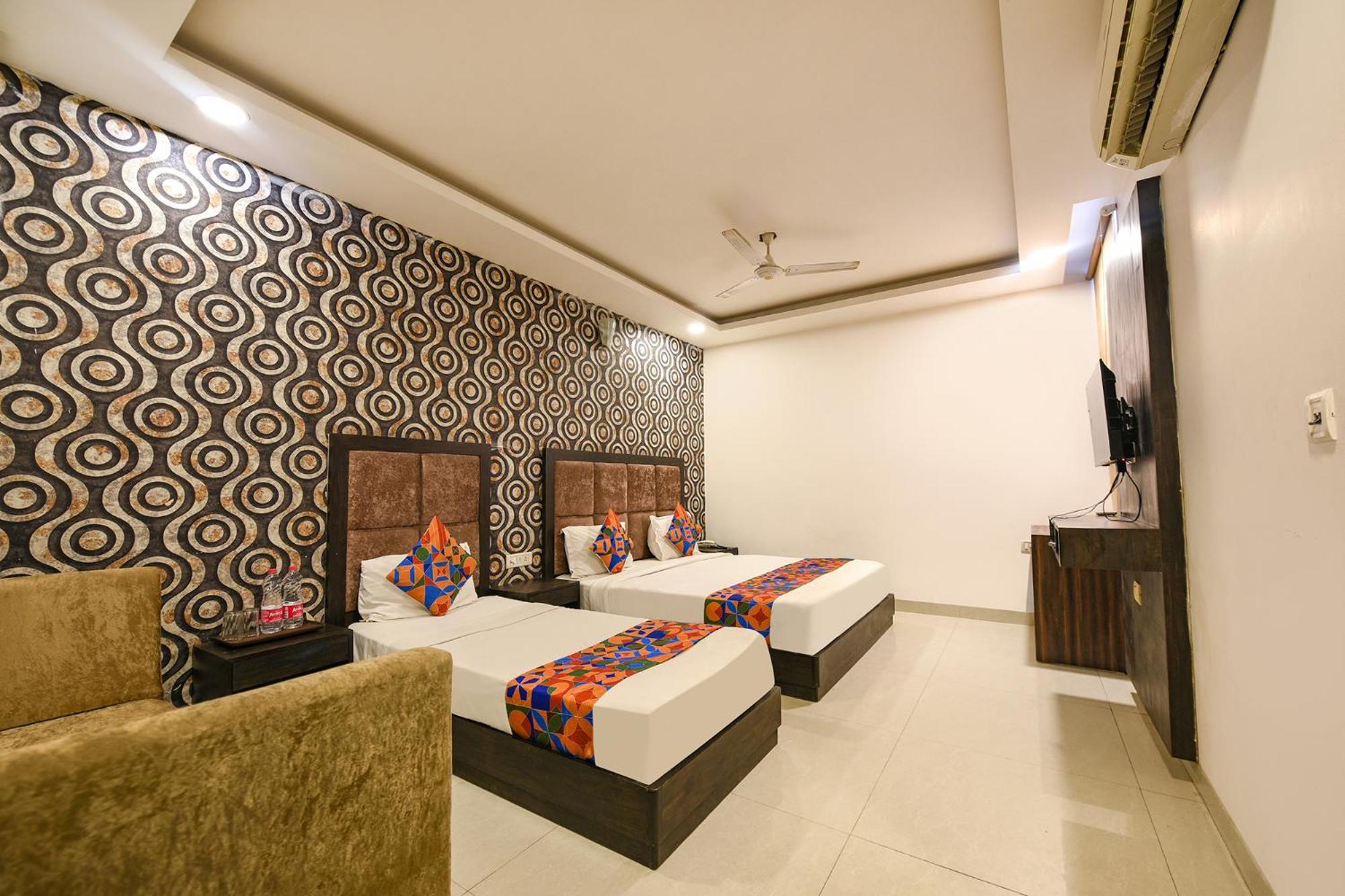 Fabhotel Belwood Near Igi Airport Új-Delhi Kültér fotó